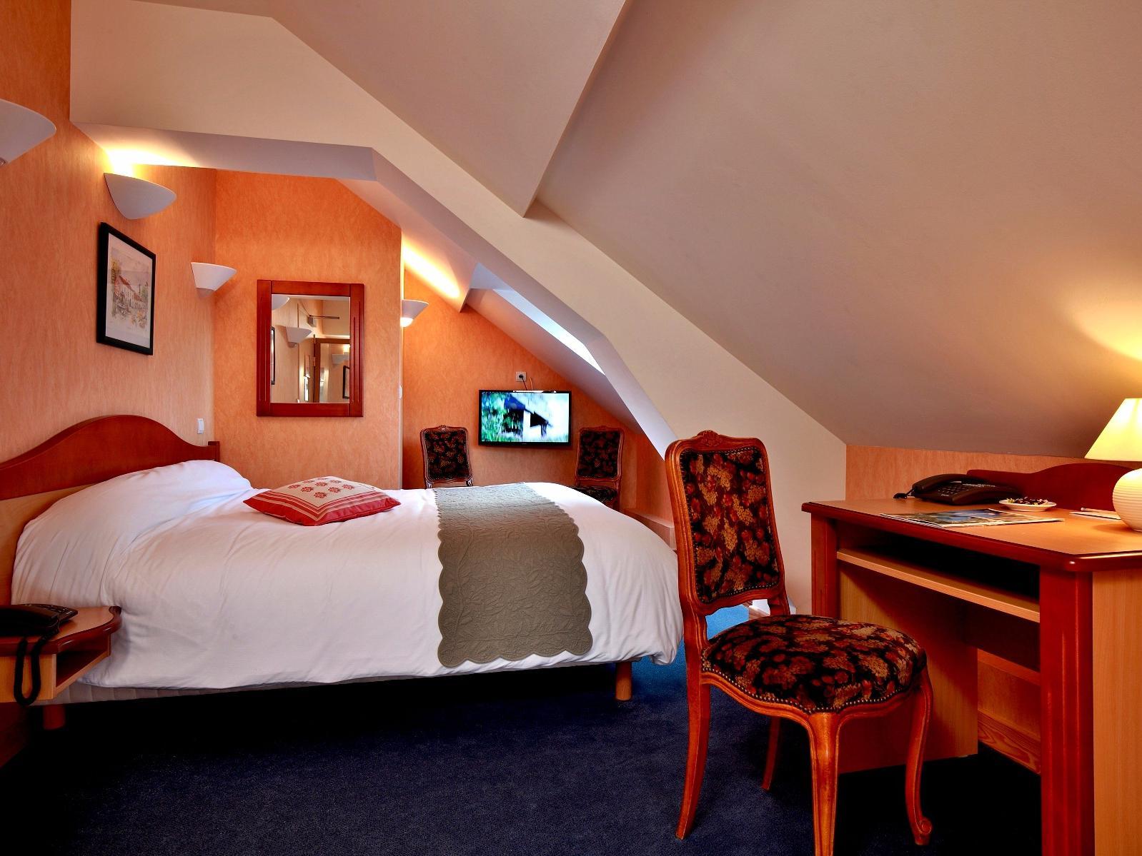 Logis Hotel & Restaurant Des Lacs Celles-sur-Plaine Kültér fotó