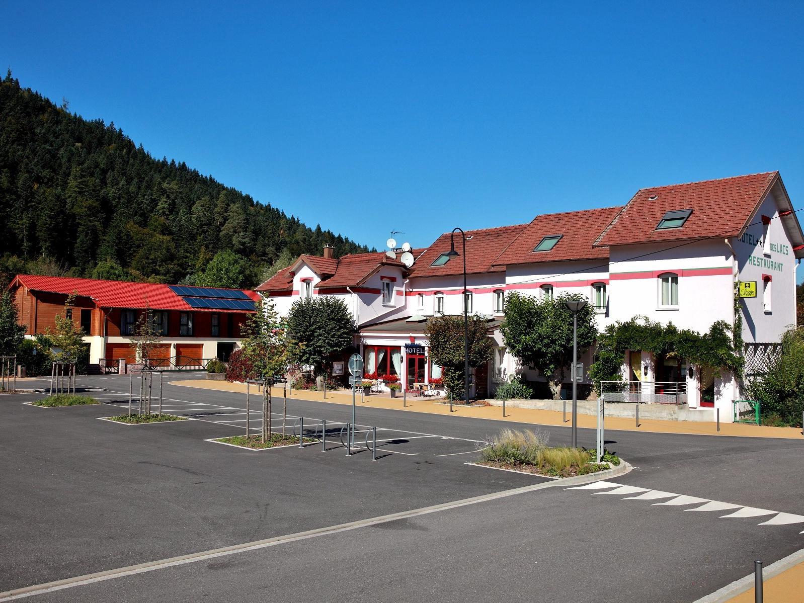 Logis Hotel & Restaurant Des Lacs Celles-sur-Plaine Kültér fotó