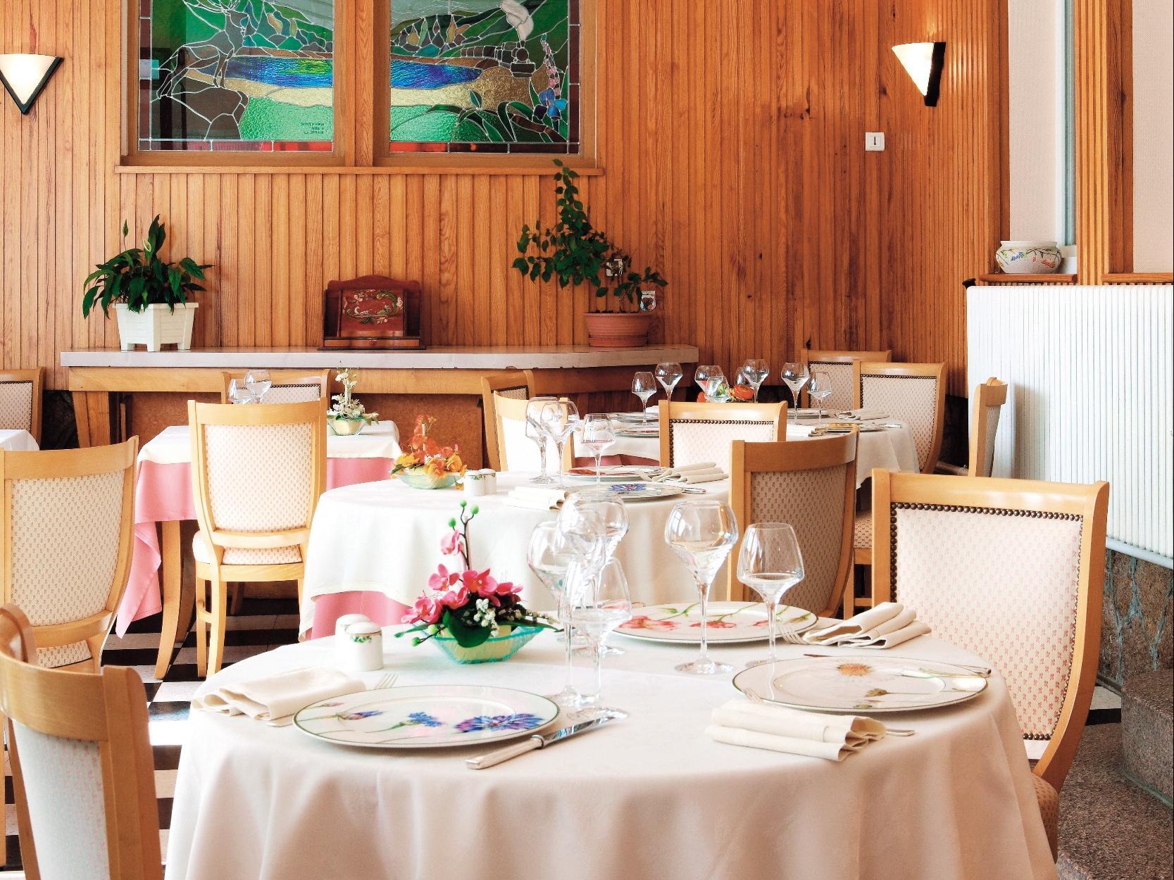 Logis Hotel & Restaurant Des Lacs Celles-sur-Plaine Kültér fotó