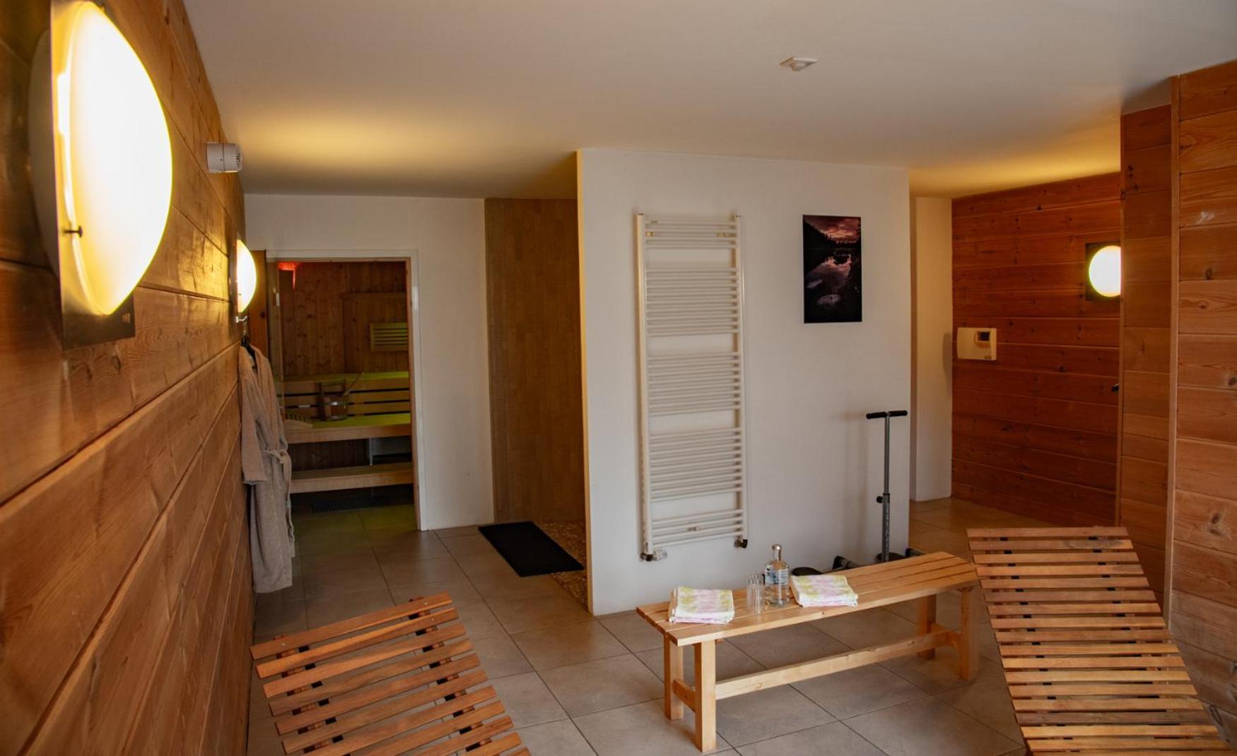 Logis Hotel & Restaurant Des Lacs Celles-sur-Plaine Kültér fotó