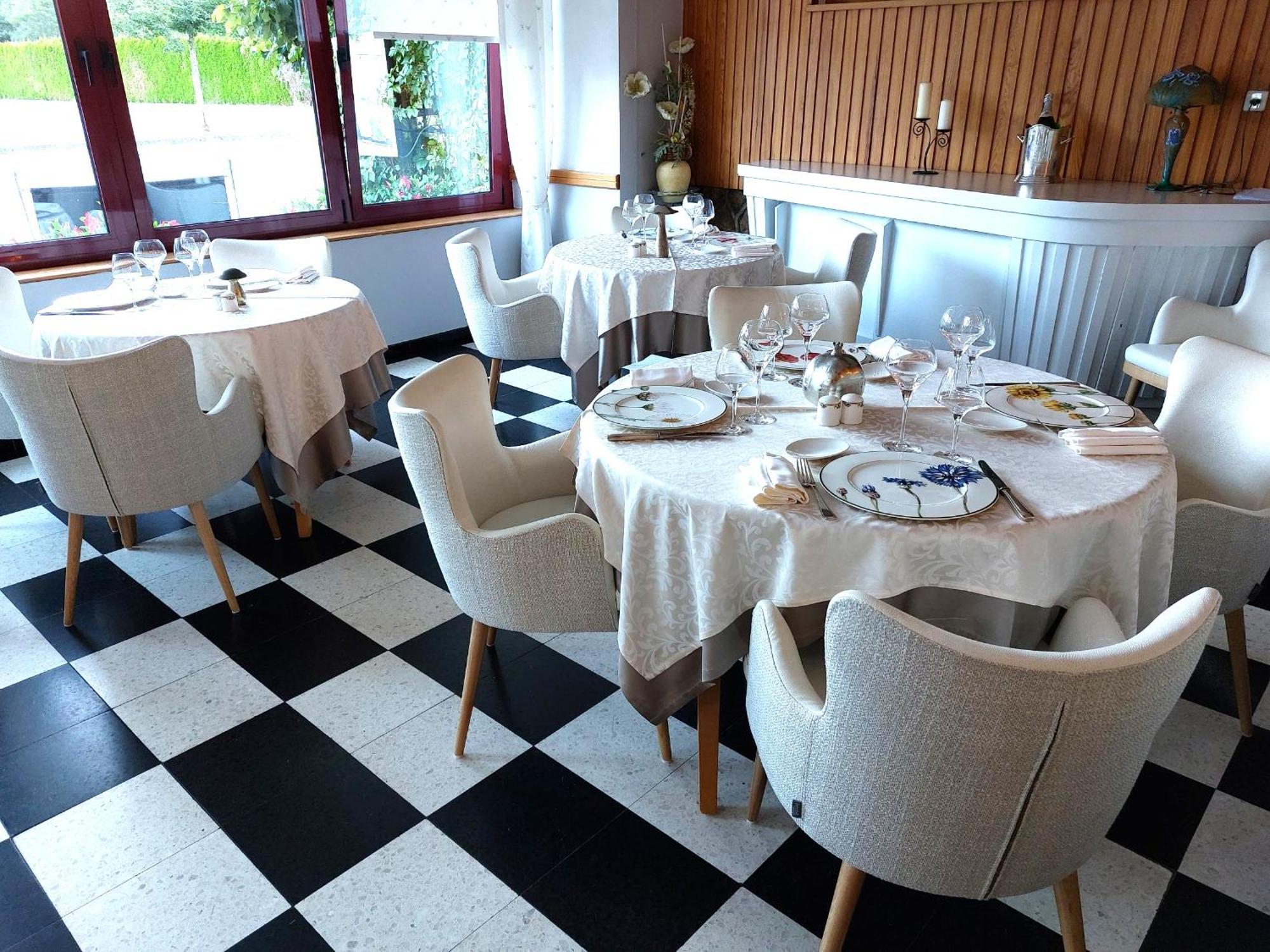 Logis Hotel & Restaurant Des Lacs Celles-sur-Plaine Kültér fotó