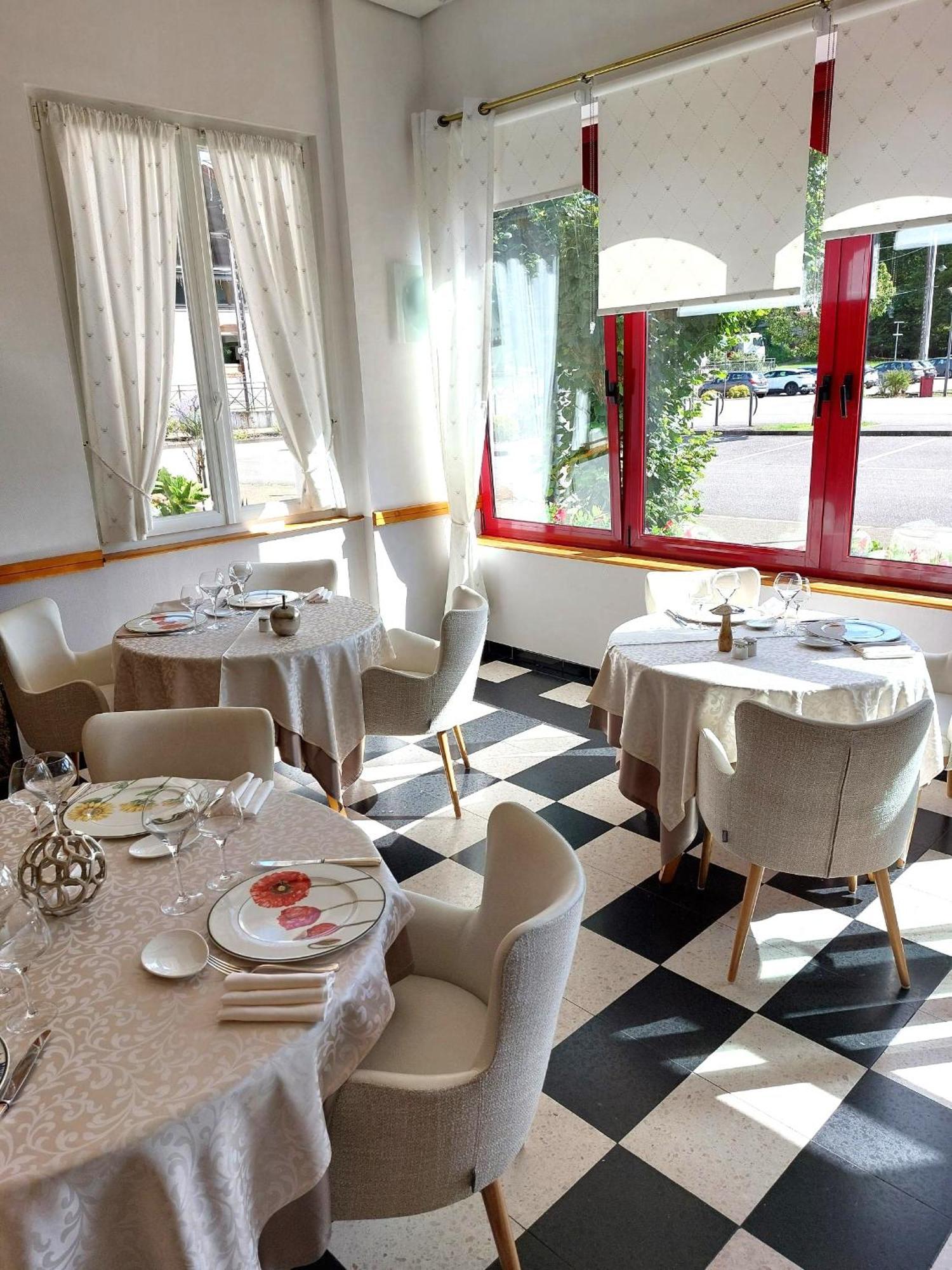 Logis Hotel & Restaurant Des Lacs Celles-sur-Plaine Kültér fotó