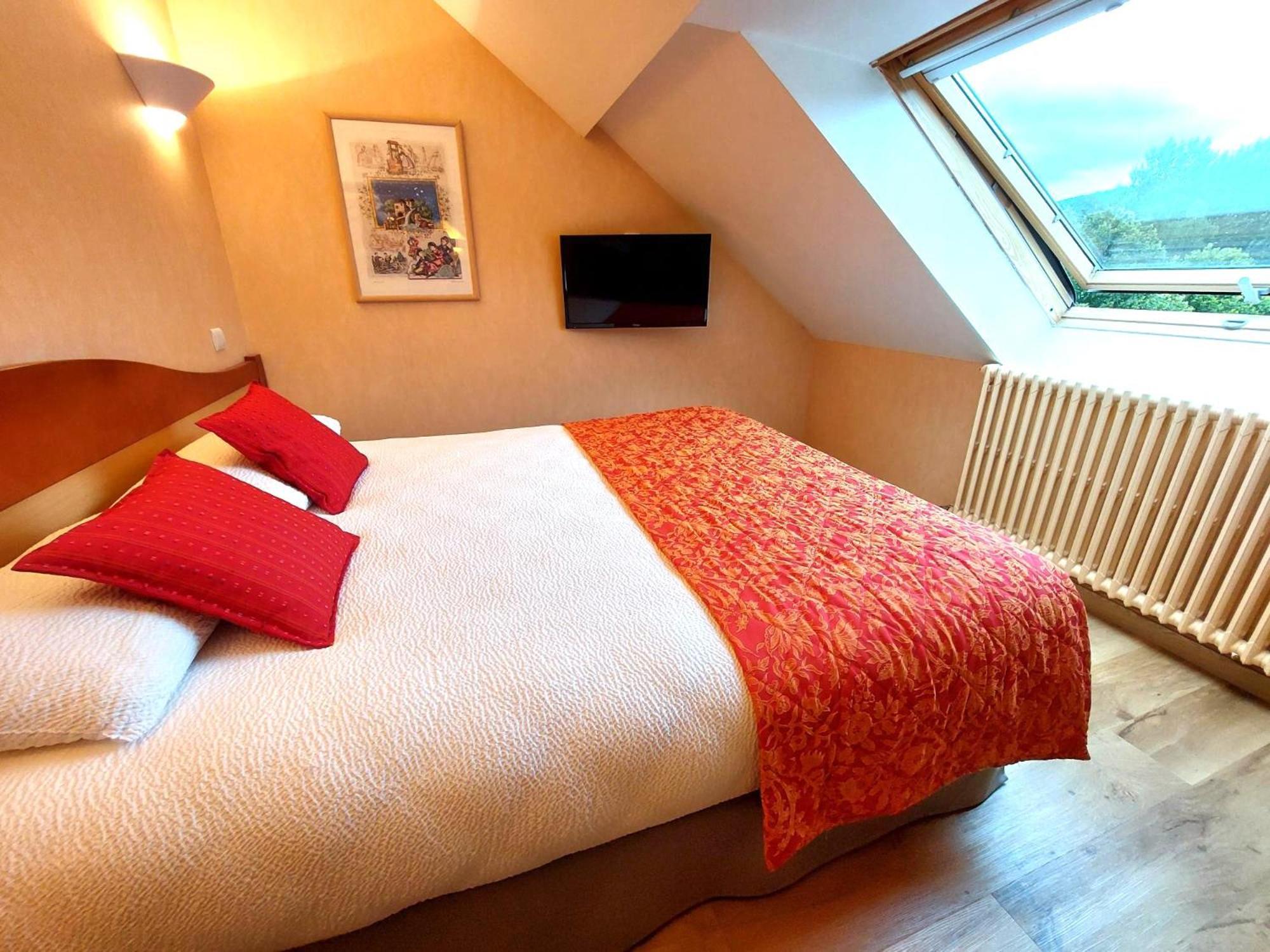 Logis Hotel & Restaurant Des Lacs Celles-sur-Plaine Kültér fotó