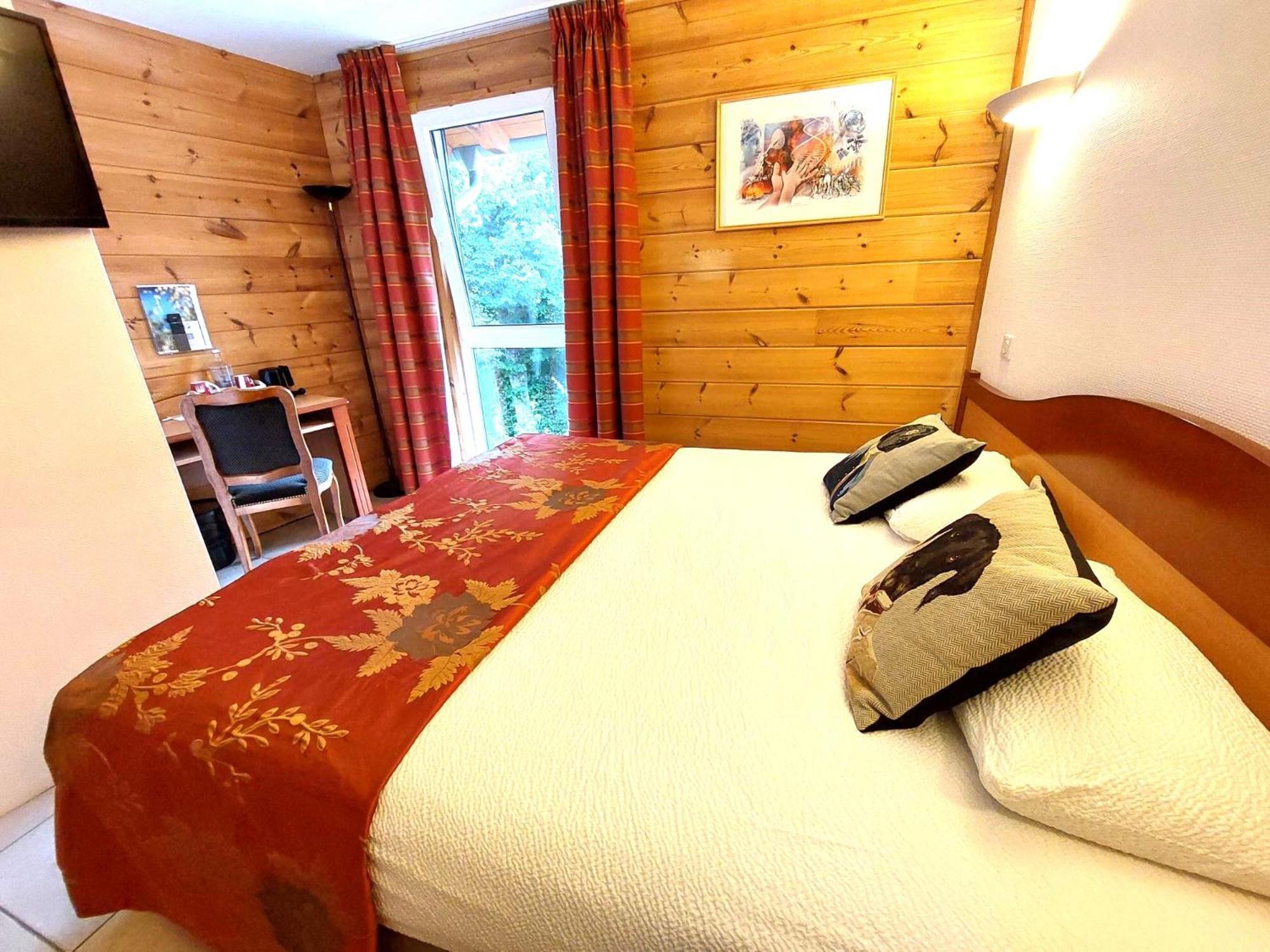 Logis Hotel & Restaurant Des Lacs Celles-sur-Plaine Kültér fotó