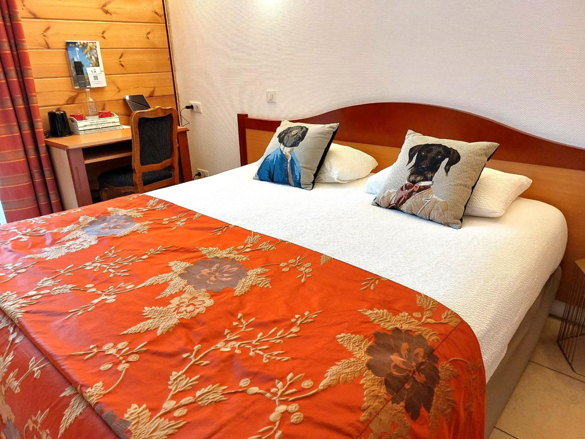 Logis Hotel & Restaurant Des Lacs Celles-sur-Plaine Kültér fotó