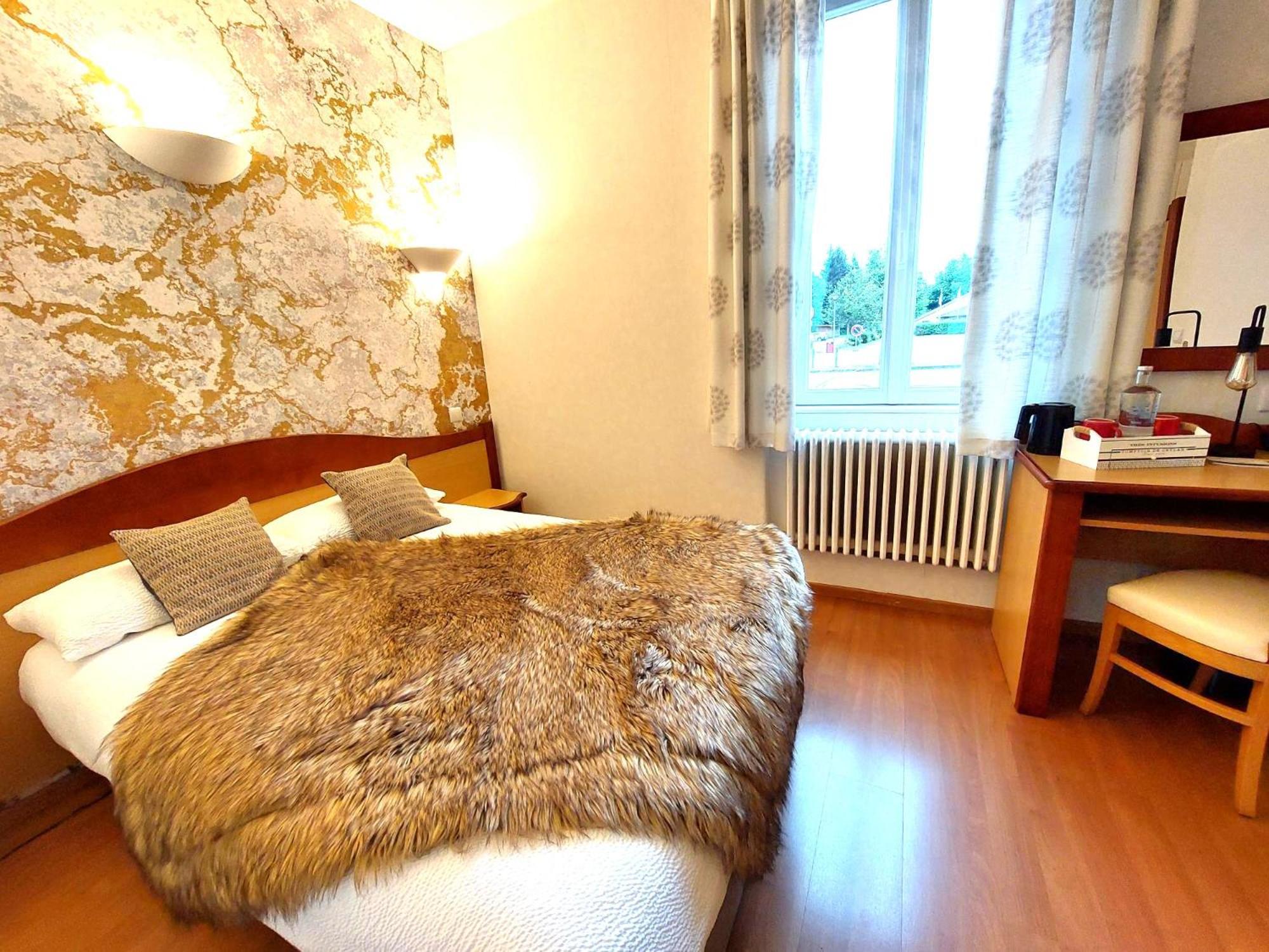 Logis Hotel & Restaurant Des Lacs Celles-sur-Plaine Kültér fotó