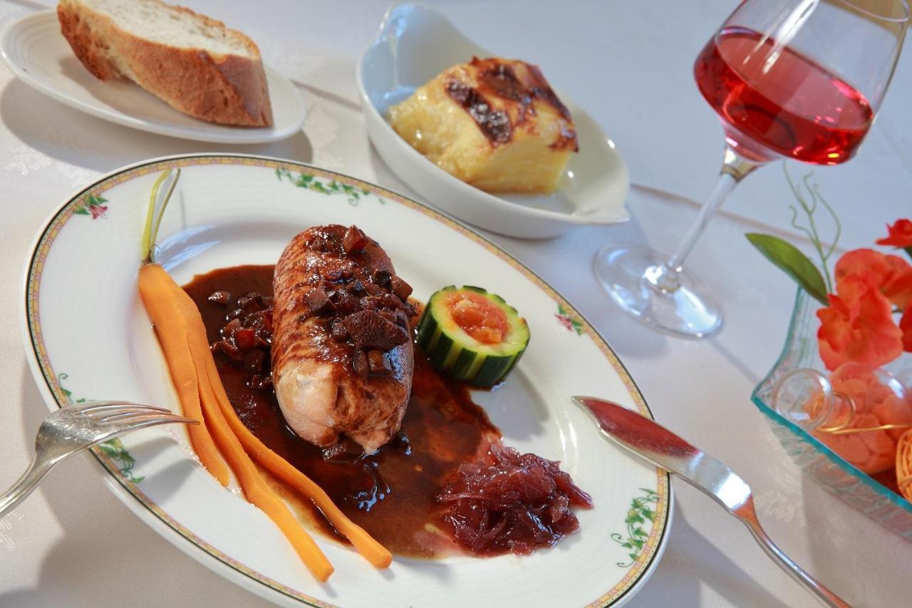 Logis Hotel & Restaurant Des Lacs Celles-sur-Plaine Kültér fotó